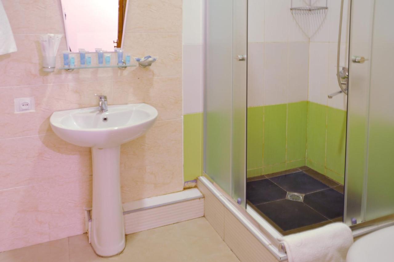 Hotel Alexandra Tbilisi Buitenkant foto